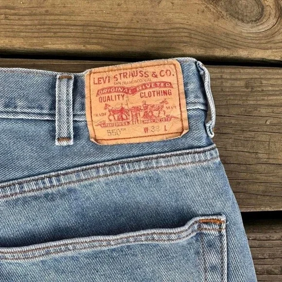 Vintage 2000s Y2K Style Levi's 550 Red Tab Baggy Relaxed Jorts - Picture 3 of 4